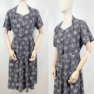 Original Volup St Michael Classic 1950s Cotton Day Dress in Grey and White Floral Print - Bust 40 42
