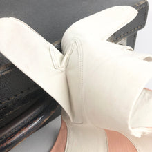 Load image into Gallery viewer, Utterly Amazing 1930s Two Tone Kid Leather Gauntlet Gloves in Pink and White
