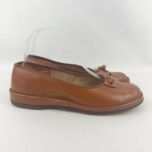 Original 1950's Warm Tan Leather Flat Shoes with Bow Trim - UK 5 *