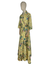 Load image into Gallery viewer, Absolutely Stunning Original 1950&#39;s Kendal Milne Yellow Robe with Floral Print - Bust 38

