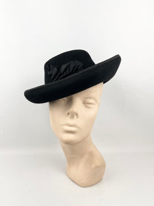 Original 1930s or 1940s Inky Black Felt Hat with Plaited Trim and Grosgrain Frill