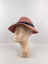 Load image into Gallery viewer, Original 1940’s Dusky Pink Felt Fedora Hat with Grosgrain Trim *
