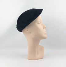 Load image into Gallery viewer, 1950s Black Felt Close Fitting Hat
