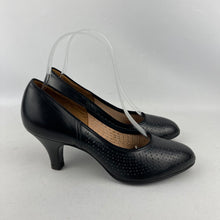 Load image into Gallery viewer, Original 1940&#39;s 1950&#39;s Deadstock Black Leather Court Shoes with Punch Detail  - UK Narrow 4
