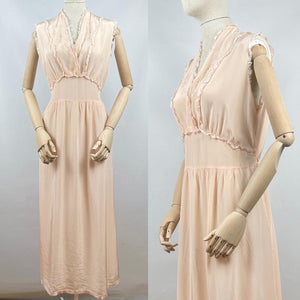 Original 1940s Nightdress by Rational with Lace Trim and Belt - Bust 40