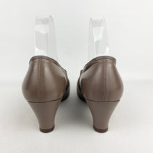 Load image into Gallery viewer, Original 1940&#39;s Deadstock Taupe Suede and Leather Shoes by Diana - UK 5.5
