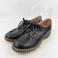 Load image into Gallery viewer, 1940&#39;s 1950&#39;s Black Leather Lace Up Shoes with Crepe Soles - UK 4.5 *
