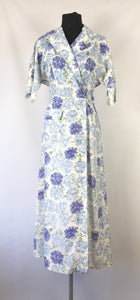 Wounded But Wearable 1950s St Michael Carnation Floral Print Robe - B36