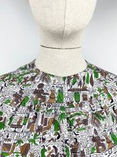 Load image into Gallery viewer, 1940&#39;s Reproduction Button Back Fine Cotton Blouse in Egyptian Print - Bust 34 36
