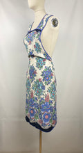 Load image into Gallery viewer, 1930s Bold Floral Cotton Apron - Bust 36 38 40
