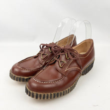 Load image into Gallery viewer, Original 1940&#39;s 1950&#39;s Chestnut Brown Leather Lace Up Shoes with Crepe Soles - UK 5 *
