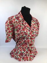 Load image into Gallery viewer, 1940s Reproduction Feed Sack Blouse in Hibiscus Print - Bust 38 40
