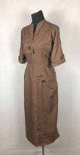 Load image into Gallery viewer, 1950s Volup Brown Fine Cotton Wiggle Dress - B40
