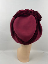 Load image into Gallery viewer, Original 1940s Raspberry Pink Felt Hat with Burgundy Velvet and Bow Trim
