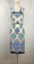 Load image into Gallery viewer, 1930s Bold Floral Cotton Apron - Bust 36 38 40
