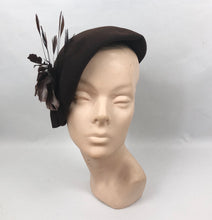 Load image into Gallery viewer, 1930s Brown Felt Close Fitting Hat with Feather Trim
