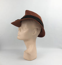Load image into Gallery viewer, 1930s 1940s Chestnut Felt Fedora with Chocolate Brown Velvet Trim
