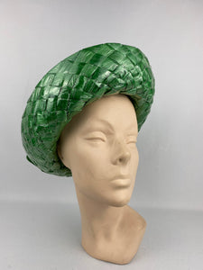 Original 1960s Vibrant Green Lacquered Raffia Hat with Grosgrain Trim