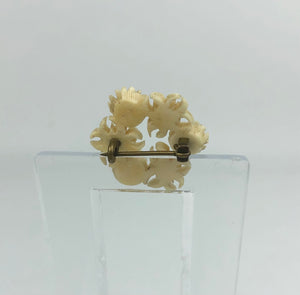 Vintage 1930s 1940s Carved Edelweiss and Daisy Circlet Brooch with Six Pretty Flowers