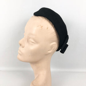 1950s Classic Black Felt Hat with Self Trim - Very Stylish Piece