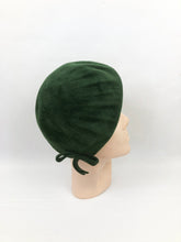 Load image into Gallery viewer, 1930s Green Fur Felt Close Fitting Hat
