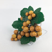 Load image into Gallery viewer, 1940s Big Bakelite Brooch of Grapes on a Vine
