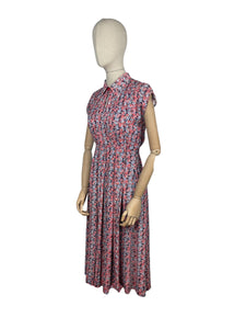 Original 1940's Red, White and Blue Floral Linen Dress with Neat Collar - Bust 34 35 *