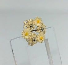 Load image into Gallery viewer, Vintage 1930s 1940s Carved Edelweiss and Daisy Circlet Brooch with Six Pretty Flowers
