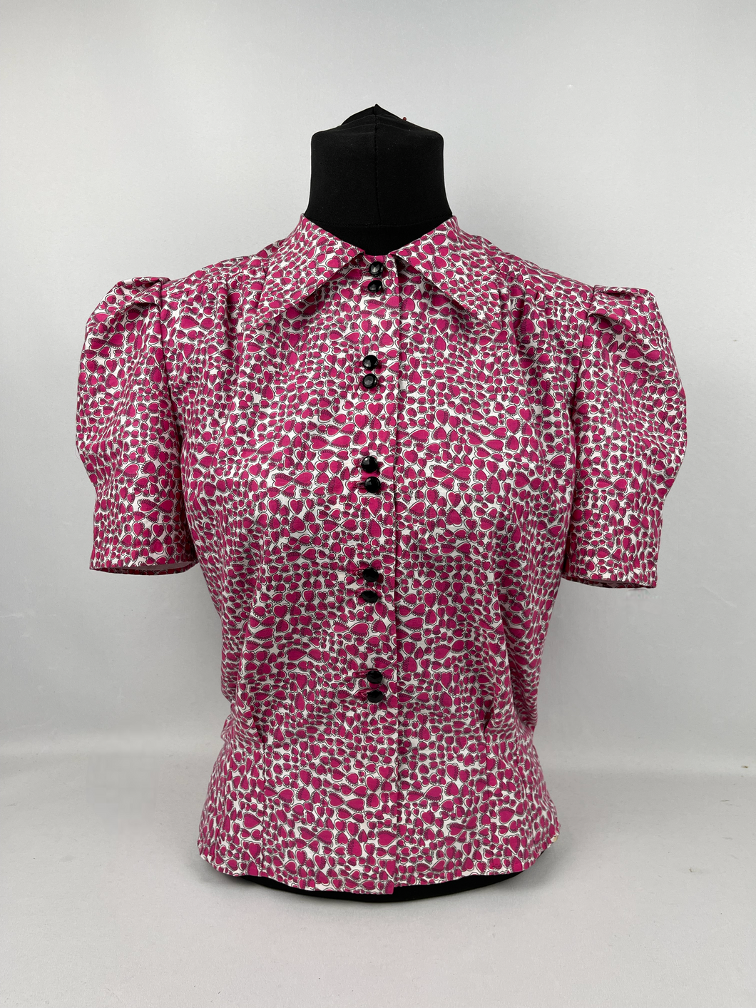 1940's Reproduction Novelty Print Cotton Blouse with Valentine Heart Print - Bust 34
