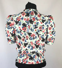 Load image into Gallery viewer, 1940s Reproduction Feed Sack Blouse - B34
