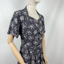 Load image into Gallery viewer, Original Volup St Michael Classic 1950s Cotton Day Dress in Grey and White Floral Print - Bust 40 42
