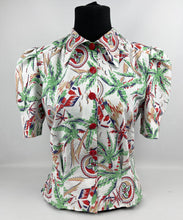 Load image into Gallery viewer, 1940s Reproduction Novelty Print Blouse with Buildings and Palm Trees - B34 35 36
