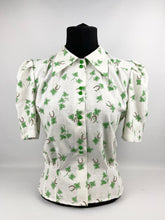 Load image into Gallery viewer, 1940s Reproduction Novelty Print Feed Sack Blouse of Clover and Lucky Horseshoes - B34
