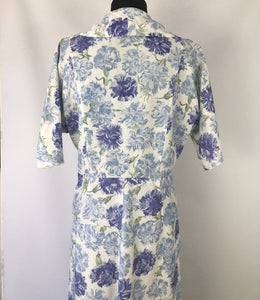Wounded But Wearable 1950s St Michael Carnation Floral Print Robe - B36