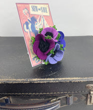 Load image into Gallery viewer, 1940&#39;s Felt Flower Anemone Corsage - Pretty Wartime Posy Brooch - Lilac, Pink, Mauve and Purple
