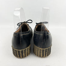 Load image into Gallery viewer, 1940&#39;s 1950&#39;s Black Leather Lace Up Shoes with Crepe Soles - UK 4.5 *
