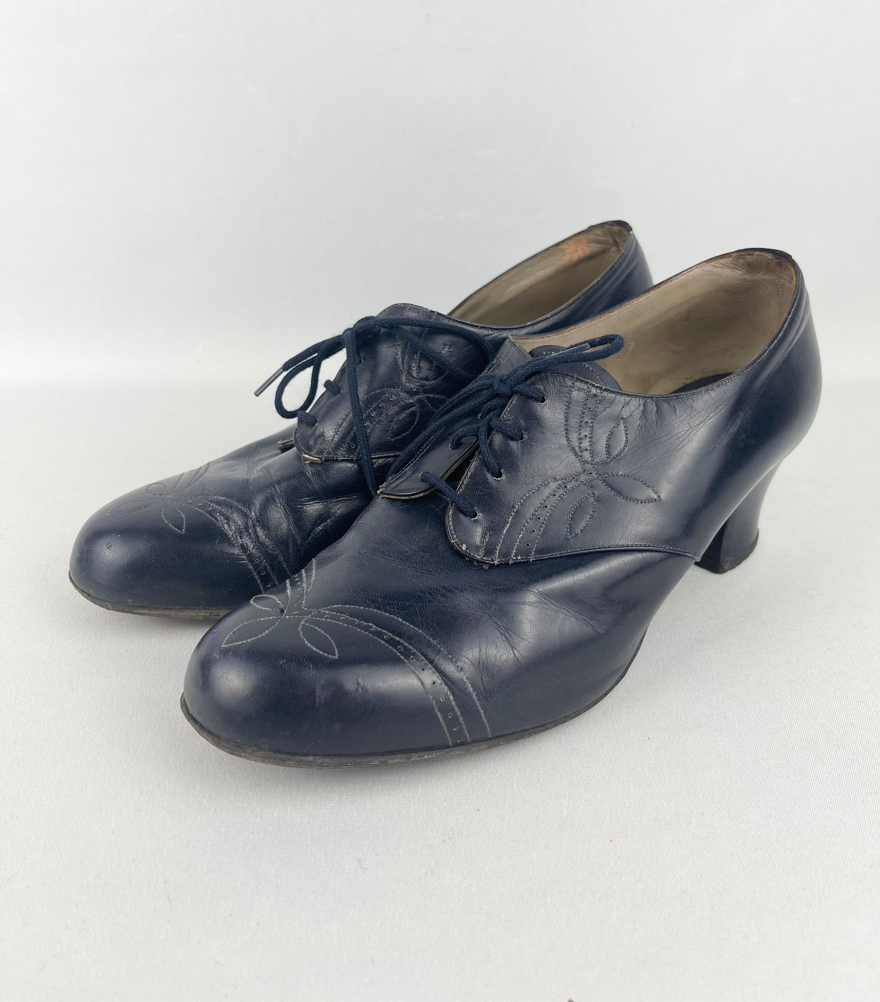 Original 1940's Wide Fitting Blue Leather Lace Up Walking Shoes by Portland  - UK 5 or 5.5