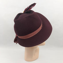 Load image into Gallery viewer, 1930s Burgundy Felt Hat with Grosgrain and Feather Trim
