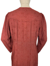 Load image into Gallery viewer, Original 1930&#39;s Long Sleeved Floppy Cotton Day Dress in Rust with Floral Print - Bust 34 36
