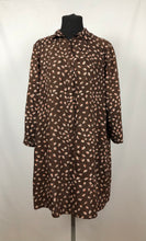 Load image into Gallery viewer, 1940s Make Do and Mend Smock in Brown Floral - Bust 36 38
