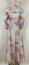 Load image into Gallery viewer, Original 1940s 1950s Chaslyn Model Luxurious Feel Blue Housecoat in a Pretty Floral Print - Bust 36 37 38

