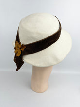 Load image into Gallery viewer, Original 1930&#39;s Cream Felt Hat with Warm Brown Velvet and Floral Trim
