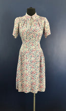 Load image into Gallery viewer, Exceptionally Beautiful 1930s Floral Dress - Bust 34 35 36
