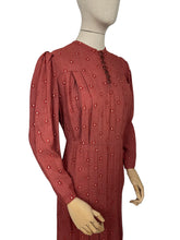 Load image into Gallery viewer, Original 1930&#39;s Long Sleeved Floppy Cotton Day Dress in Rust with Floral Print - Bust 34 36
