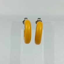 Load image into Gallery viewer, Vintage Yellow Bakelite Clip On Earrings
