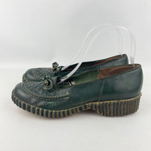 Load image into Gallery viewer, Original 1940&#39;s 1950&#39;s Forest Green Leather Slip on Shoes with Bow Trim - UK 5 *
