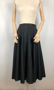 Original 1950s Reversible Circle Skirt in Patchwork Print and Black - Waist 28"