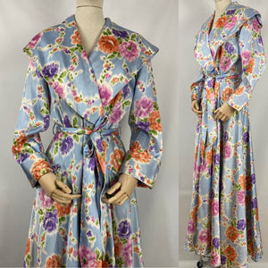 Original 1940s 1950s Chaslyn Model Luxurious Feel Blue Housecoat in a Pretty Floral Print - Bust 36 37 38