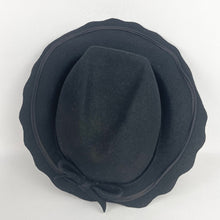Load image into Gallery viewer, Wonderful Original Late 1930&#39;s or Early 1940&#39;s Black Felt Hat with Scalloped Edge
