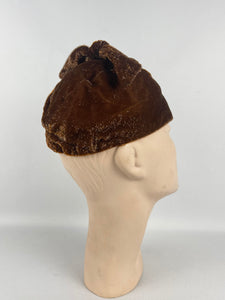 Charming 1970s Does 1930s Rust Coloured Cap with Bow Trim - Deco Detailing *